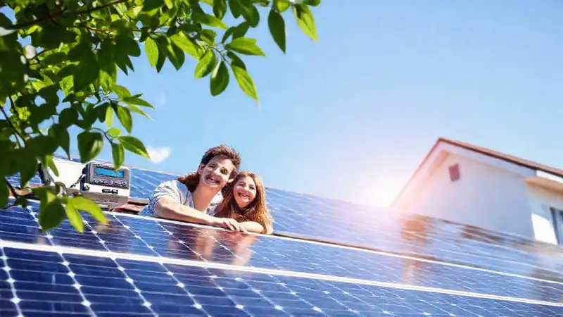 La casa moderna usa energía solar