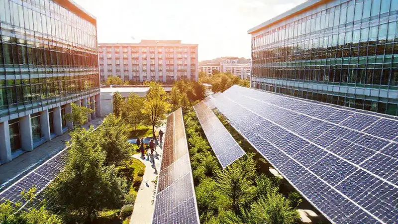 Un campus universitario innova con energía solar