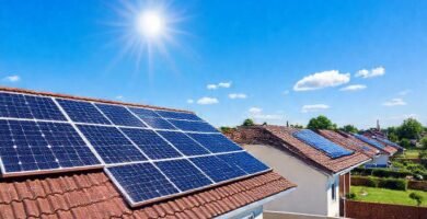 Paneles solares iluminan casas suburbanas