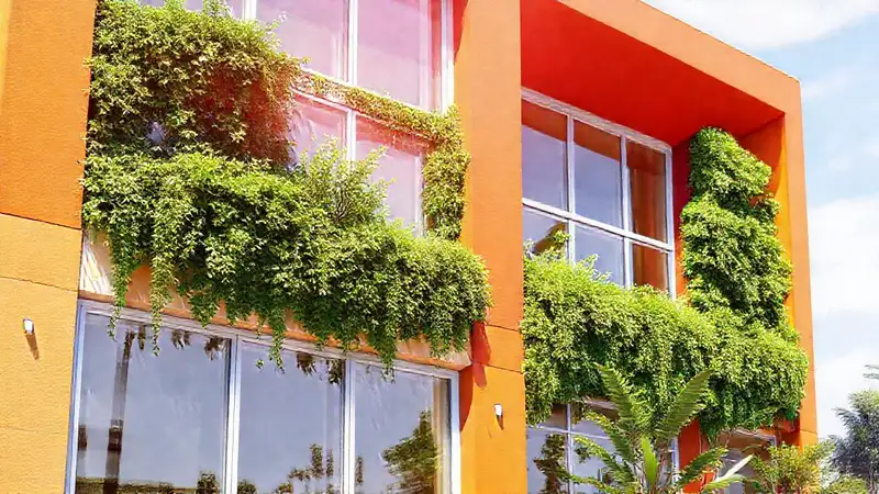 Un edificio moderno y sostenible brilla
