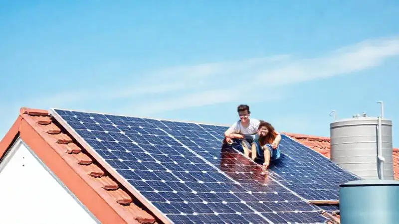 Paneles solares ofrecen energía familiar moderna