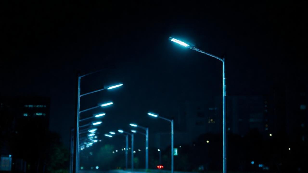 Luces inteligentes iluminan una ciudad futurista