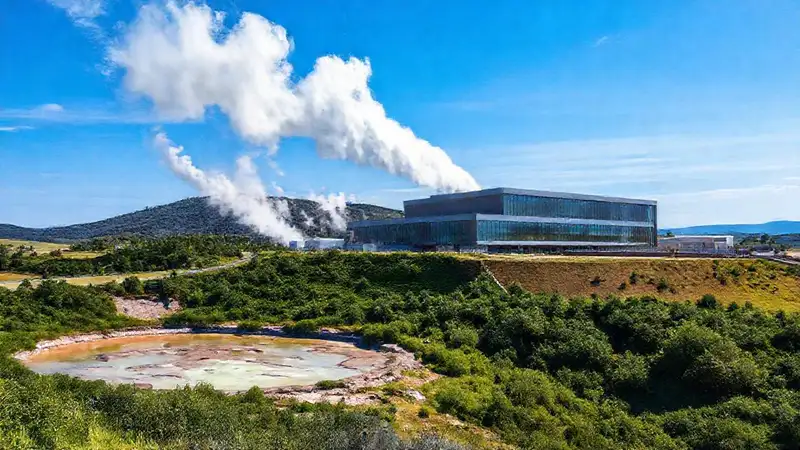 Planta geotérmica genera energía en verde