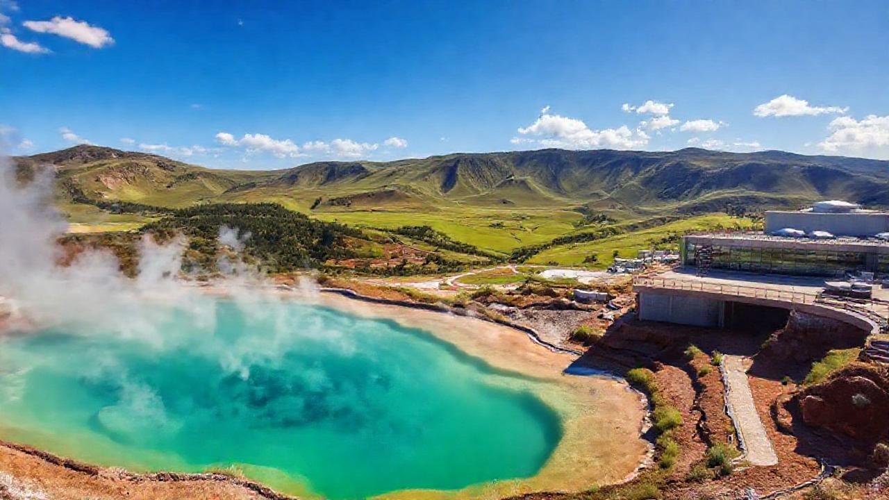 Planta geotérmica genera energía sostenible en valle