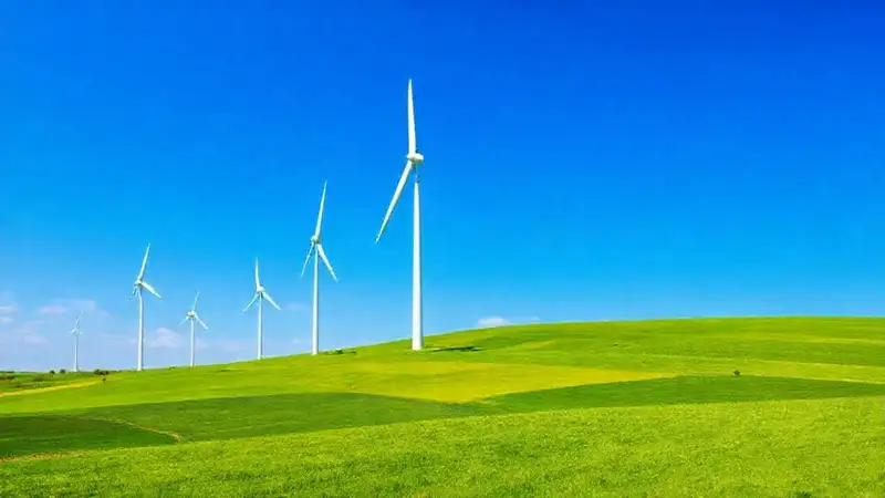 Turbinas eólicas iluminan paisajes rurales modernos