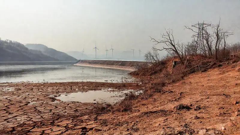 La sequía destruye una infraestructura desolada
