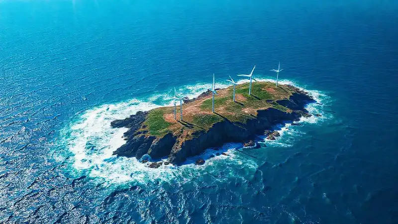 Turbinas de energía en costa isleña