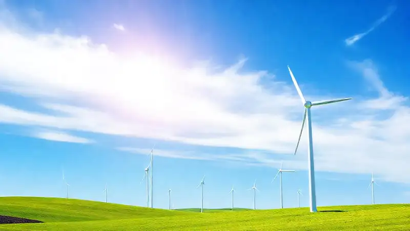 Turbina eólica moderna genera prosperidad visual