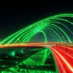 Puente futurista: energía verde y diseño limpio