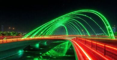 Puente futurista: energía verde y diseño limpio